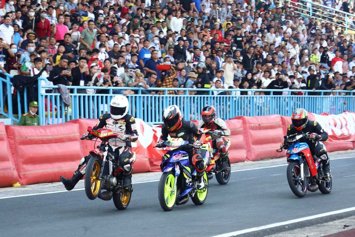 Đặc biệt, giải đua lần này còn có sự góp mặt của những tay đua nổi tiếng đến từ các CLB đã có thành tích xuất sắc ở những năm qua trong làng đua xe mô tô thể thao trên toàn quốc.